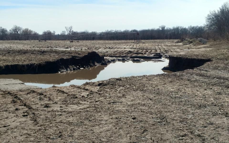 洪水泛滥地区严重的土壤侵蚀