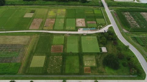 草坪草农场在空中展示