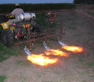 用于农艺作物的3行火焰喷嚏的示范