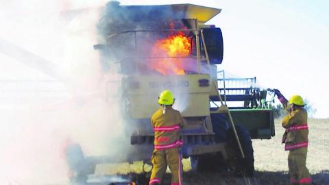 2016年，斯坦顿志愿消防员对一起联合火灾做出反应。